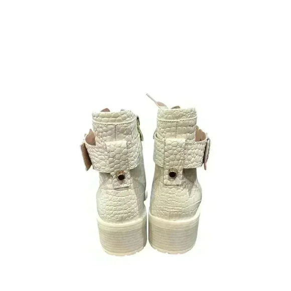 BCBG Generation Nubi White Leather Ankle Booties Size 9, Pre-Owned, Flaws Noted - Picture 3 of 9